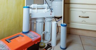 Установка фильтра для воды в Прохладном — цена от 650 руб., заказать монтаж под ключ в Мастер24
